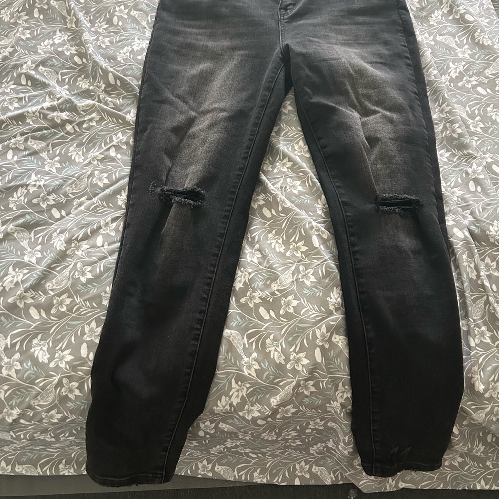 Black Skinny Jeans with Distressed Details